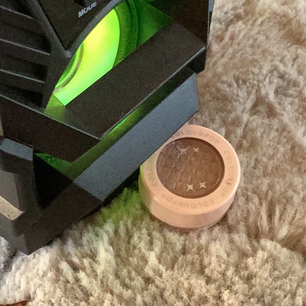 Color pop, holographic highlighter
